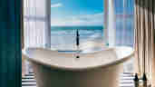 Sea view suite - Roll top bath with sea views