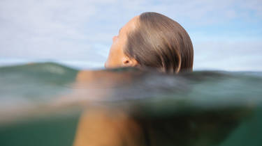 A woman's head in the sea